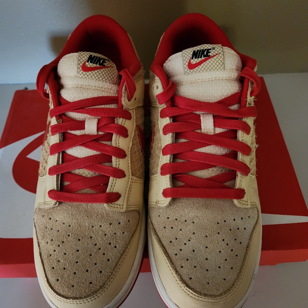 Nike Dunk Low Retro SE 'Strawberry Waffle' - Picture 4 of 8